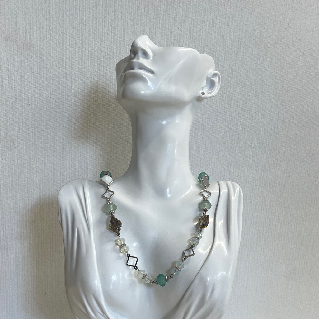 Silver Jeans Green And Silver Necklace 22$